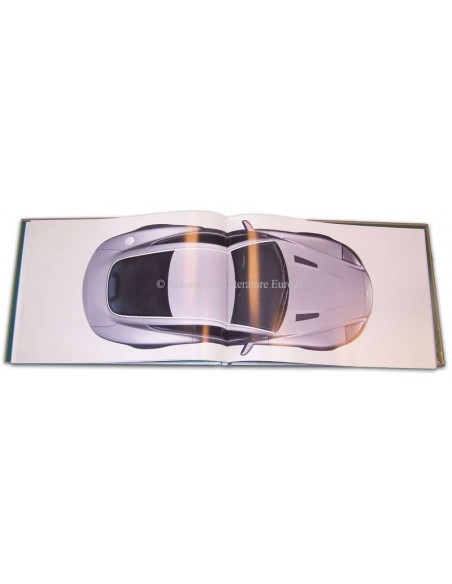 2002 ASTON MARTIN V12 VANQUISH HARDBACK BROCHURE FRENCH