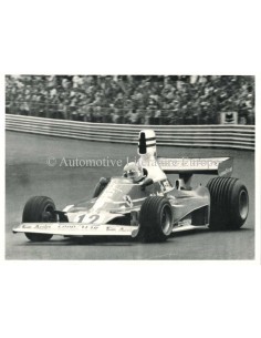 1975 NIKI LAUDA OP PAUL RICARD - ANSICHTKAART GESIGNEERD DOOR ENZO FERRARI