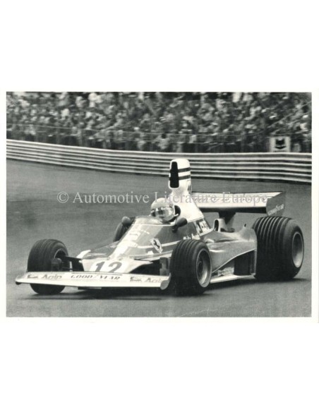 1975 NIKI LAUDA AUF PAUL RICARD - POSTKARTE SIGNIERT DURCH ENZO FERRARI