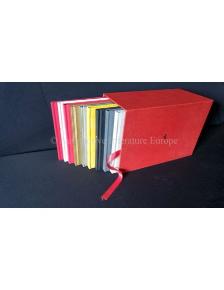 2005 FERRARI SUPERAMERICA BOX: SET BESTEHEND AUS 9 BROCHÜRES