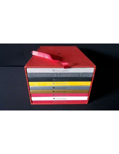 2005 FERRARI SUPERAMERICA BOX: SET VAN 9 BROCHURES