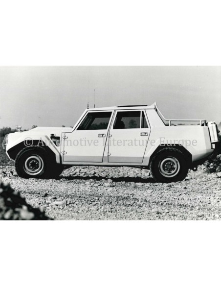 1986 LAMBORGHINI LM-002 / LM-004 PRESSEMAPPE ENGLISCH