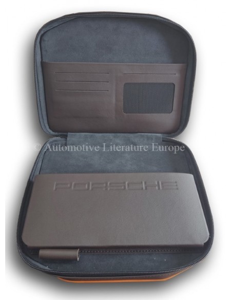 2015 PORSCHE 918 SPYDER POUCH GERMAN