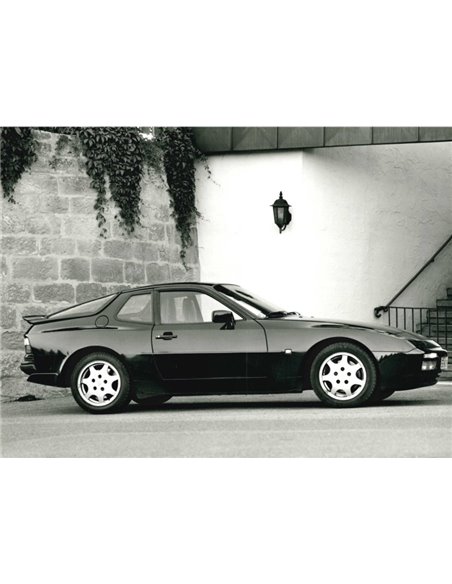 1991 PORSCHE 944 TURBO PRESS PHOTO