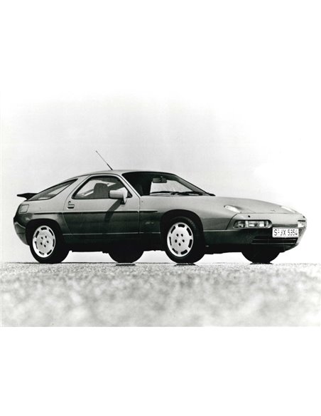 1989 PORSCHE 928 S4 PRESSEBILD