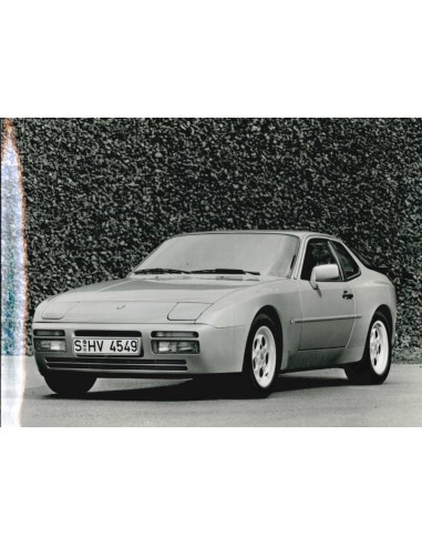 1988 PORSCHE 944 TURBO PRESS PHOTO