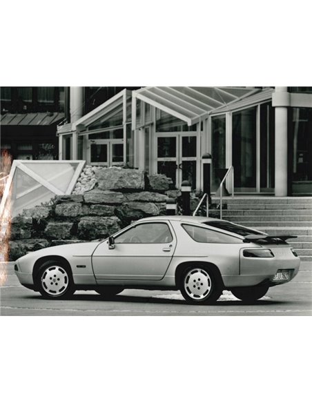 1988 PORSCHE 928 S4 PRESS PHOTO