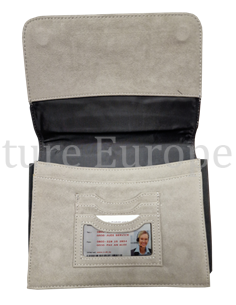 2011 AUDI R8 SPYDER COMPLETE POUCH GERMAN 2