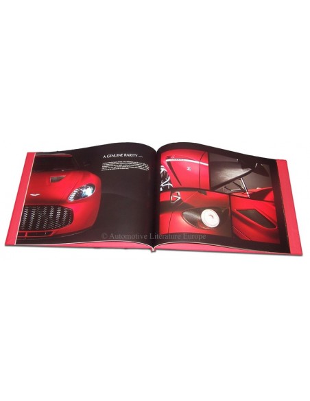 2012 ASTON MARTIN V12 ZAGATO HARDCOVER PROSPEKT ENGLISCH