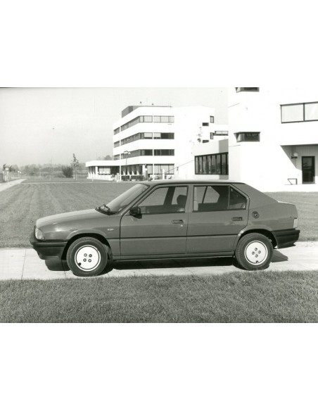1984 ALFA ROMEO 33 PERSFOTO