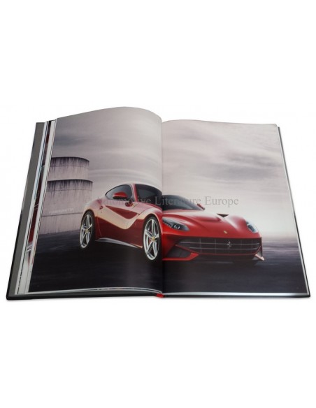 2012 FERRARI HARDCOVER BROCHURE 4270/12